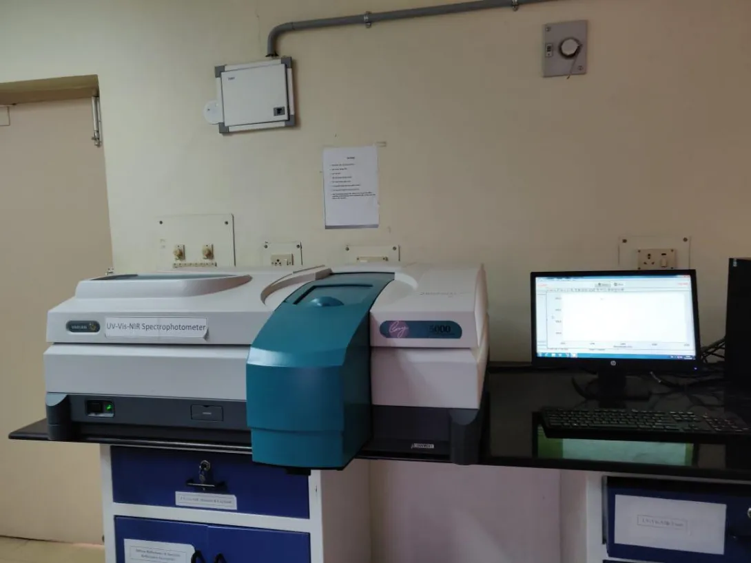 Figure 1. UV-Vis-NIR spectrophotometer